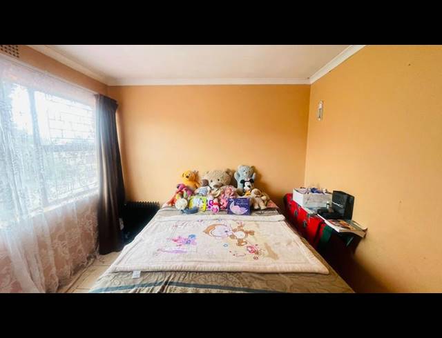 3 BEDROOM APARTMENT FOR SALE IN VANDERBIJLPARK CE 3